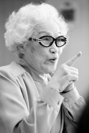 8旬红线女首次拍摄mtv
