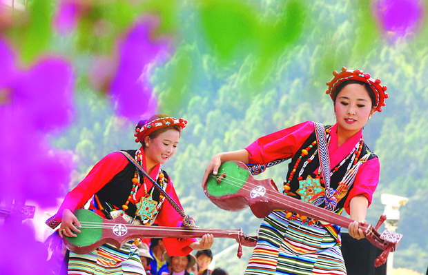 藏传统舞蹈"堆谐"(图)