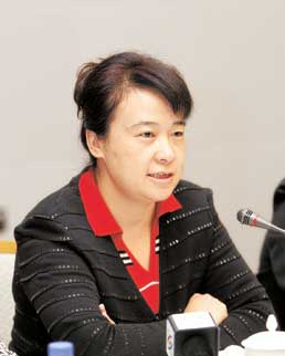width=imgwidth;}">   图为卢平代表本报记者刘建光 张目 摄   本报