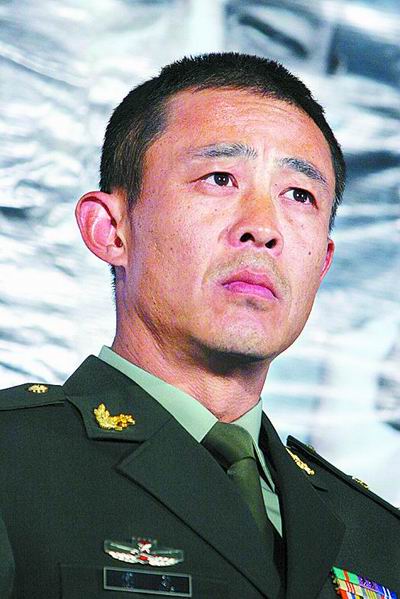 侯勇战战兢兢演贺龙