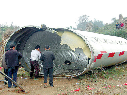 送走嫦娥火箭残骸安全坠落