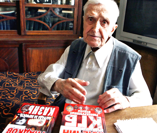 俄总统普京任命刚刚卸任的前总理弗拉德科夫为俄联邦对外情报局局长