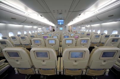 这架第007号a380飞机装配了完整的标准三级客舱布局,共设有519个座位