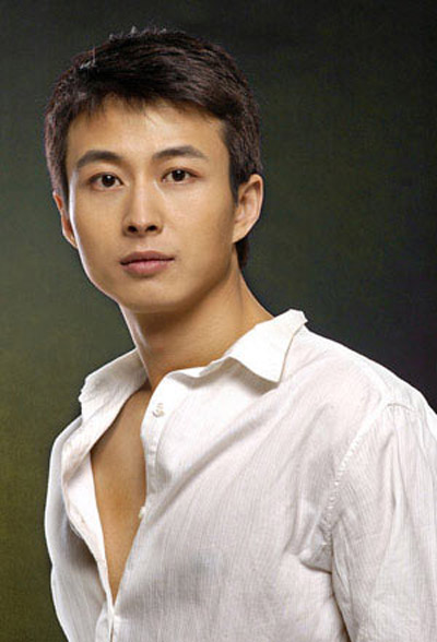 袁立前男友赵岭本报综合消息 两年前那篇《袁立携男友逛农贸市场》的