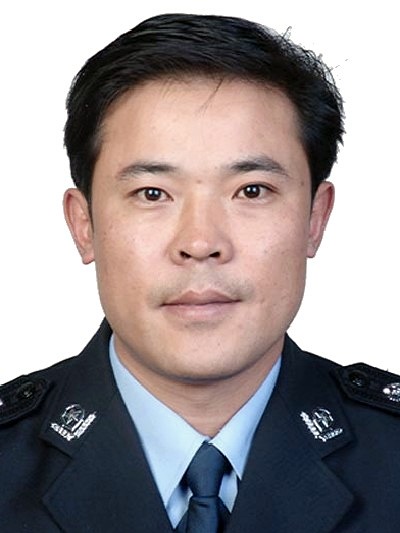 张江海男35岁汉族中共党员武威市公安局凉州分局团委书记,防暴大队