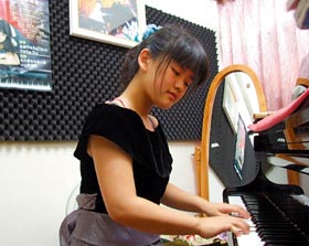 台音乐才女13岁生日办钢琴独奏会 图 手机新浪网 台音乐才女13岁生日办钢琴独奏会 图 手机新浪网