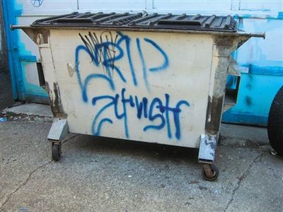 “瘸子帮”涂鸦。