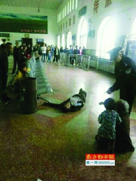 黑龙江庆安枪击案真相千呼万唤还没见底，当地副县长董国生就被网友曝出学历造假、妻子吃空饷