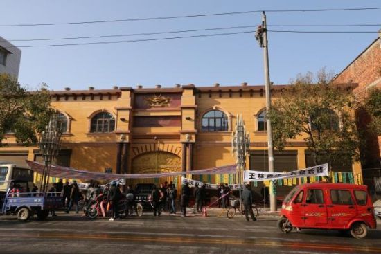 气功大师王林堪称神奇的存在：被指控非法行医、重婚、诈骗、偷税、行贿、赌博、非法持有枪支