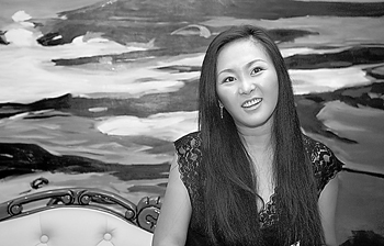 昨日,素有"中国第一人造美女"之称的郝璐璐现身