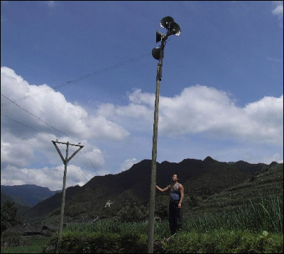 该县两丫坪办事处党委书记刘向阳介绍说:"这个广
