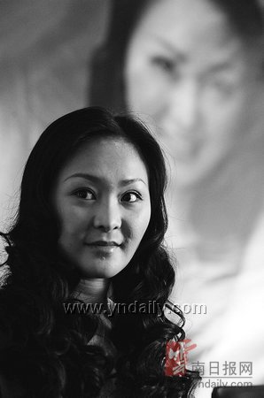 "中国第一人造美女"整形20多次仍觉不美 郝璐璐来昆准备再次"挨刀"