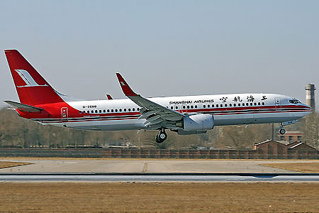 上航首台737-800模拟机正式启用