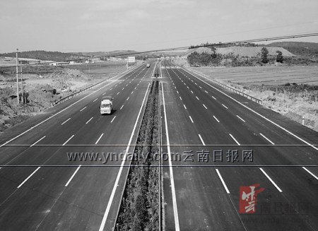 记者日前从曲靖相关部门获悉,曲靖至嵩明高速公路建设即将全面