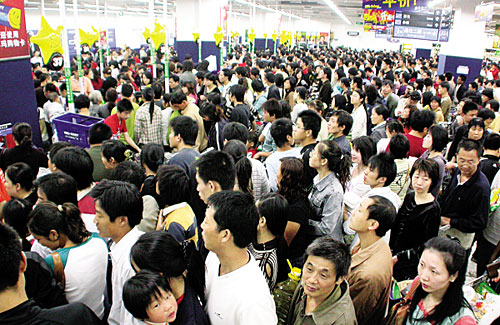 杭州首家沃尔玛开张 顾客拥挤堪比春运(图)