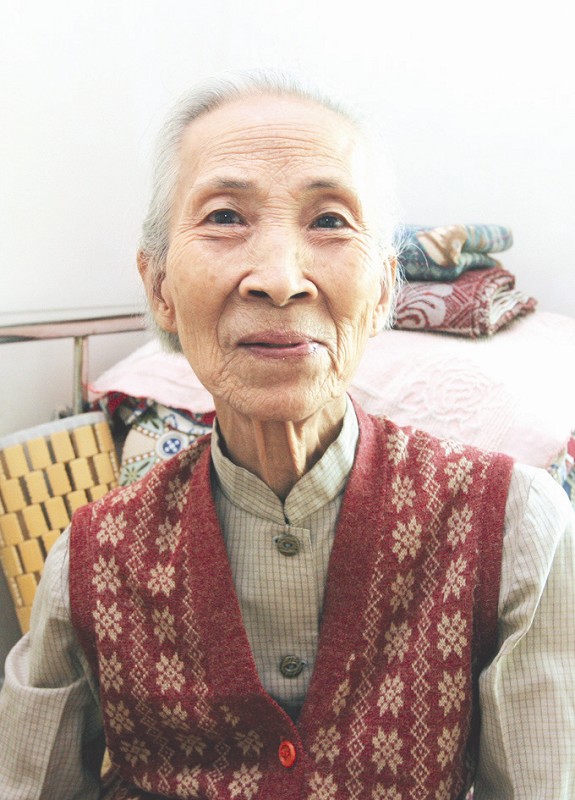 103岁老阿婆,还长黑头发(6)