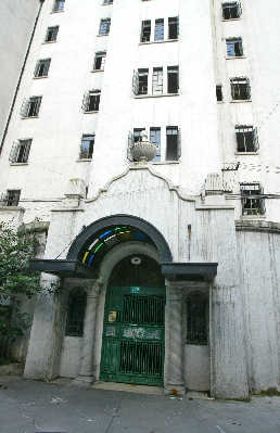 王炬亮早报资料华山路699号,一幢7层的西班牙风格建筑———枕流公寓.