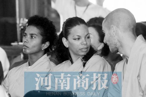 参加问禅的外国居士