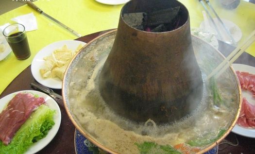 资料图：烧炭火锅