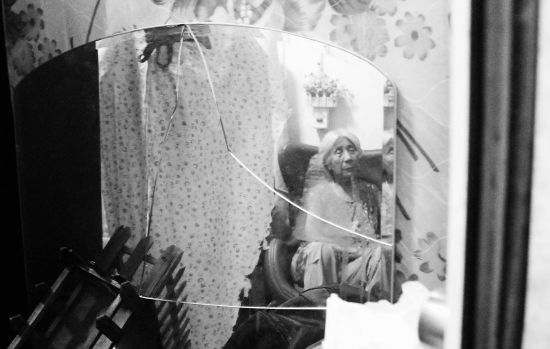 十平米的小屋挤了三代人