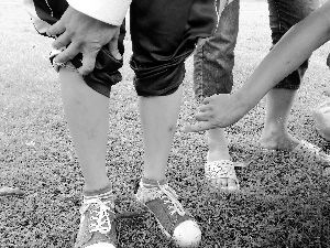 记者昨日看到被打女孩的手臂和腿上还有明显被殴打的淤痕。信息时报记者 周伟龙摄