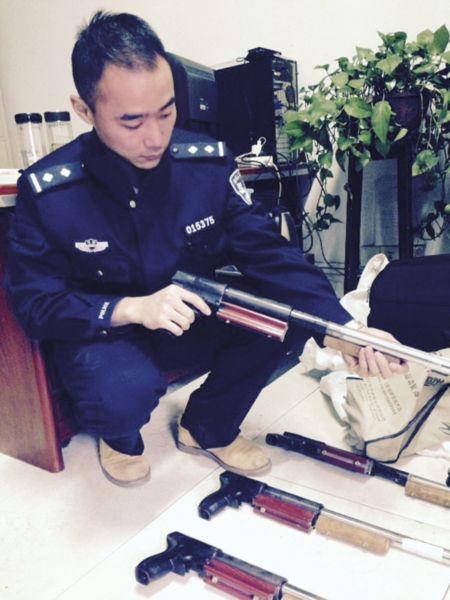 警方缴获的枪支。