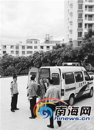 庭审前的李靖澜 (资料图)