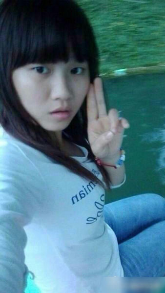 图为自杀女孩丁双琴。 摄影：吴进