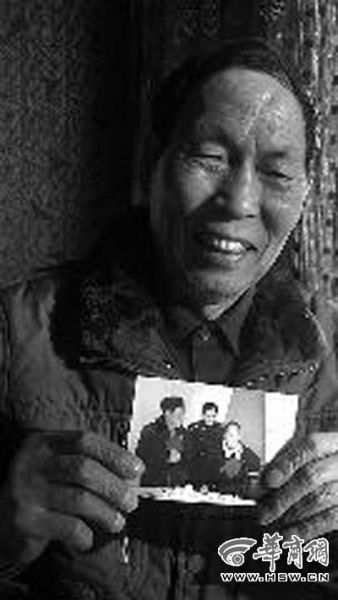 蒲城六旬老人安继荣花3万元买下一套平房,送给老领导居住,并经常送去