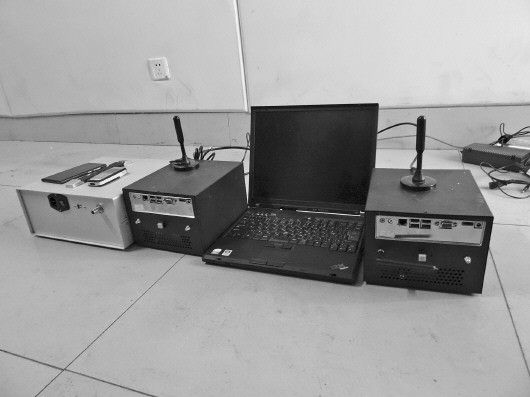 民警查获的伪基站设备。 通讯员 张亮 摄