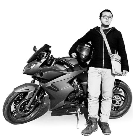 叶佳鑫和他的“坐骑”。