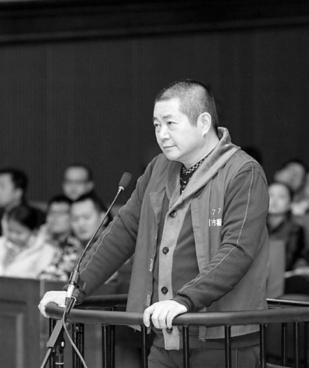 百万富翁遭逼债被装铁笼溺亡