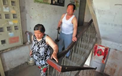 庄保清夫妇靠卖豆芽供女儿念书新文化记者 王强 摄 资料图片 