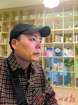 吴树梁为妻户口只能“疯狂”生存。