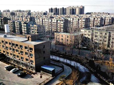 昌平区宏福苑小区外景。因黑中介将承租来的房屋售卖，数十名购房者上当受骗。 新京报记者 王大鹏 摄