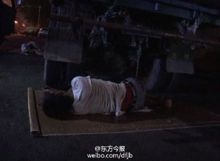 郑州菜农夜宿街头