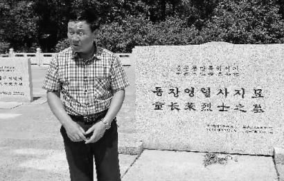 金春燮在讲童长荣烈士的故事 