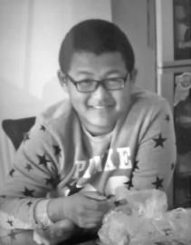 周通以前的照片，他还只是个13岁的孩子