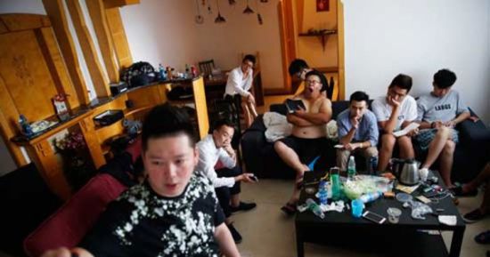 上课情況（香港《明报》网站）