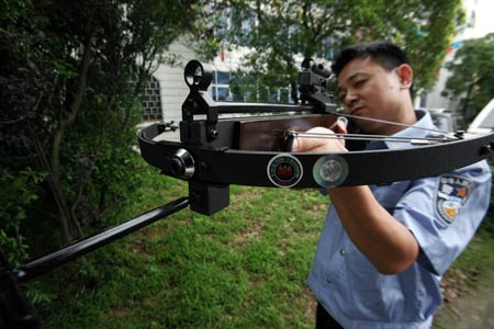 男子制售杀伤性钢弩被抓获(图)