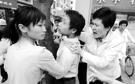 福建便衣警花反扒队当街擒贼组图