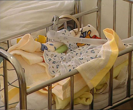 东视广角:新生婴儿医院被盗事件调查(组图)