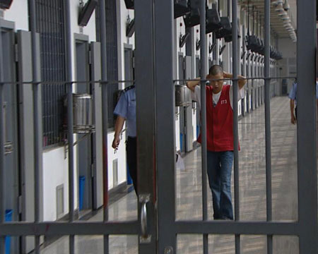 10月大婴儿被亲生父亲从八楼扔下(组图)