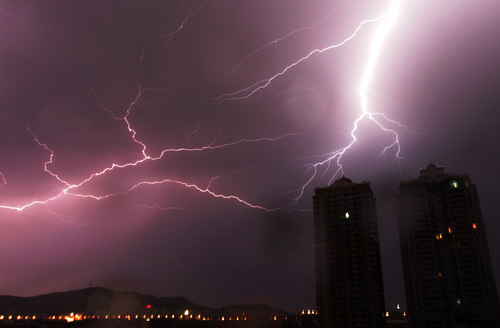 图文:长沙遭遇50年一遇的雷暴天气
