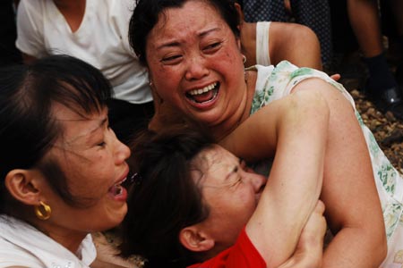 组图两名女童因玩水溺水身亡