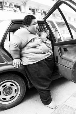 肥胖男子腰围比身高多出18厘米组图