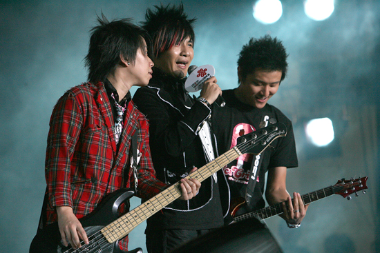 花儿乐队在嗨歌会上 &nbsp;   2007年10月18日,嗨歌会现场,花儿乐队来