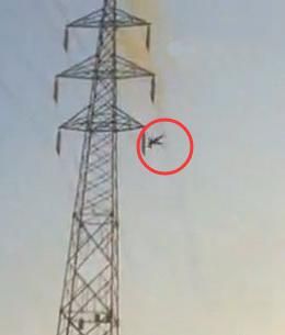 女子从高压电塔坠亡