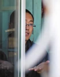 张胜利并不愿多谈托举的事 