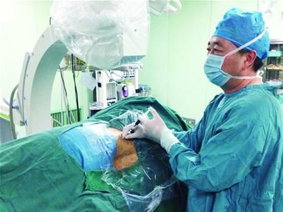 林景军在手术中